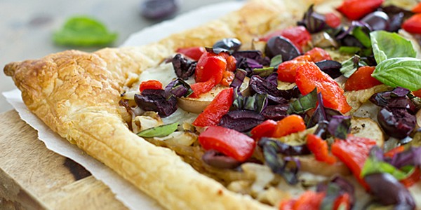 caramelized_onion_and_eggplant_puff_pastry_tart_close