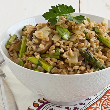farro risotto with mushrooms and asparagus