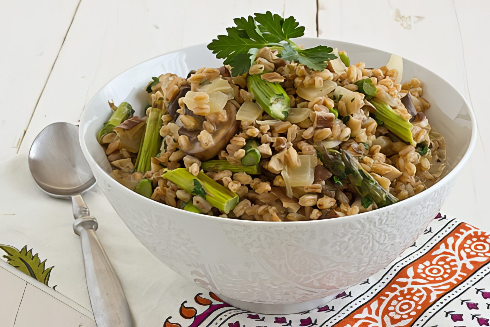 farro risotto with mushrooms and asparagus