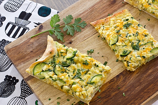 https://ohmyveggies.com/wp-content/uploads/2011/07/fresh_corn_and_poblano_pizza.jpg