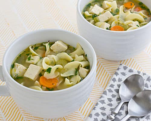 https://ohmyveggies.com/wp-content/uploads/2011/12/vegetarian_chicken_noodle_soup_recipe-500x400.jpg