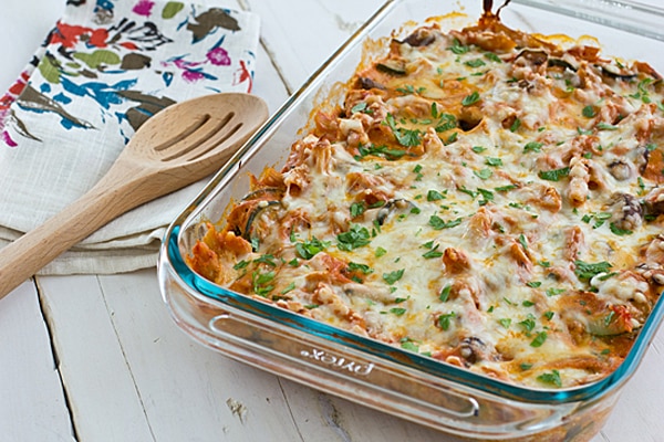 Gemüse gebackener Ziti-Auflauf