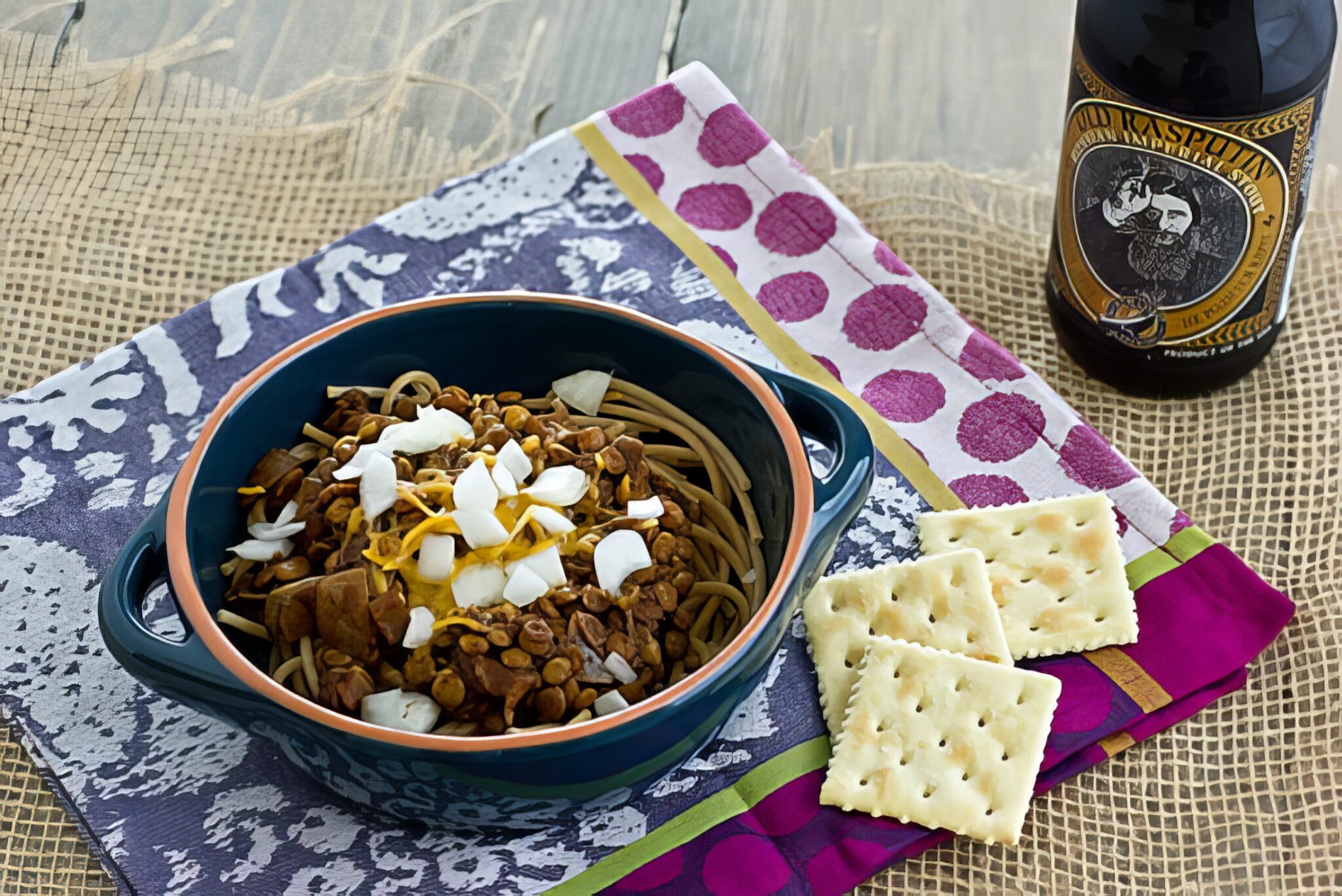 Vegan Cincinnati Chili with crackers