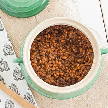 vegan baked beans in bean pot