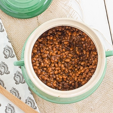 https://ohmyveggies.com/wp-content/uploads/2012/07/vegan-baked-beans-1-of-1.jpg