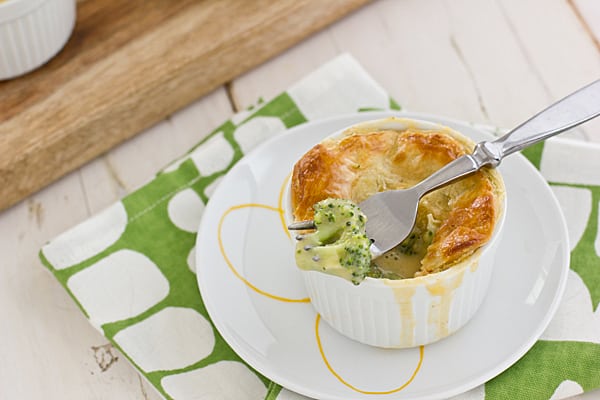 Oh-så-lätt Broccoli Cheddar Pot Pies