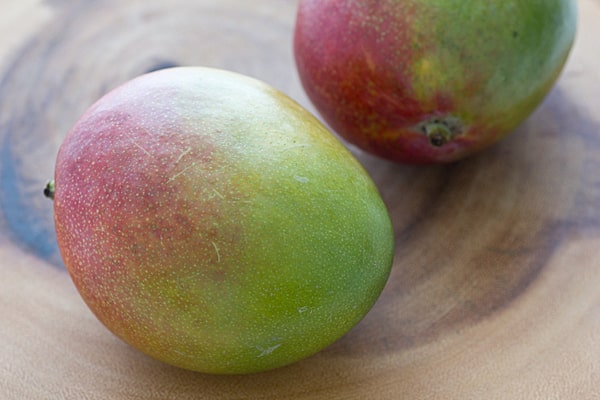 https://ohmyveggies.com/wp-content/uploads/2013/02/mangoes_for_fruit_leather.jpg