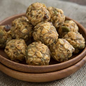 Pumpkin Spice Energy Bites Recipe