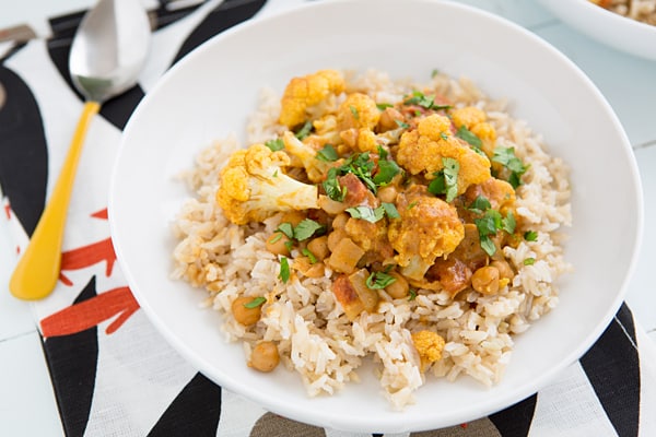 Cauliflower and Chickpea Coconut Curry | www.ohmyveggies.com