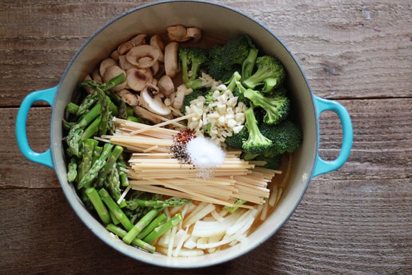 One-Pot Vegetarian Pasta Primavera Recipe from Oh My Veggies!