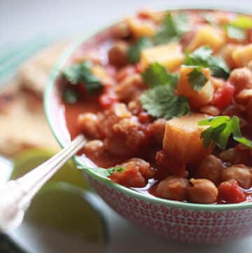 Slow-Cooker Indian-Spiced Chickpeas & Potatoes