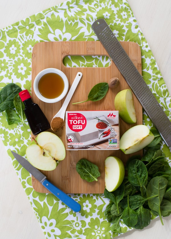 Green Apple Pie Smoothie ingredients on a cutting board