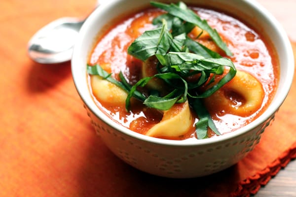 creamy tomato tortellini soup