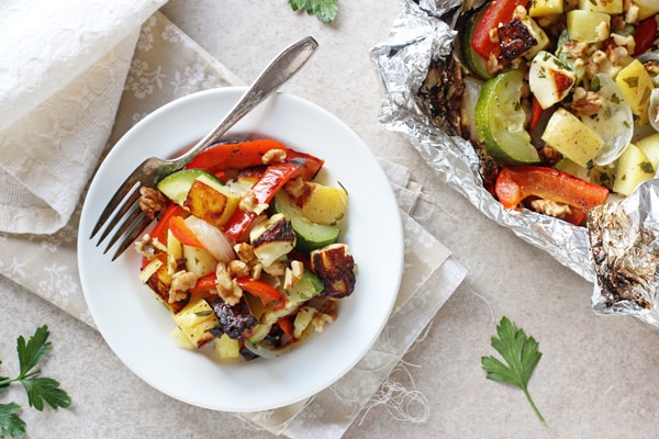 Grilled vegetable halloumi foil packets3