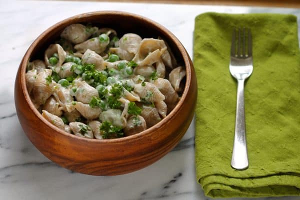 Creamy One-Pot Pasta Shells with Yoghurt and Peas