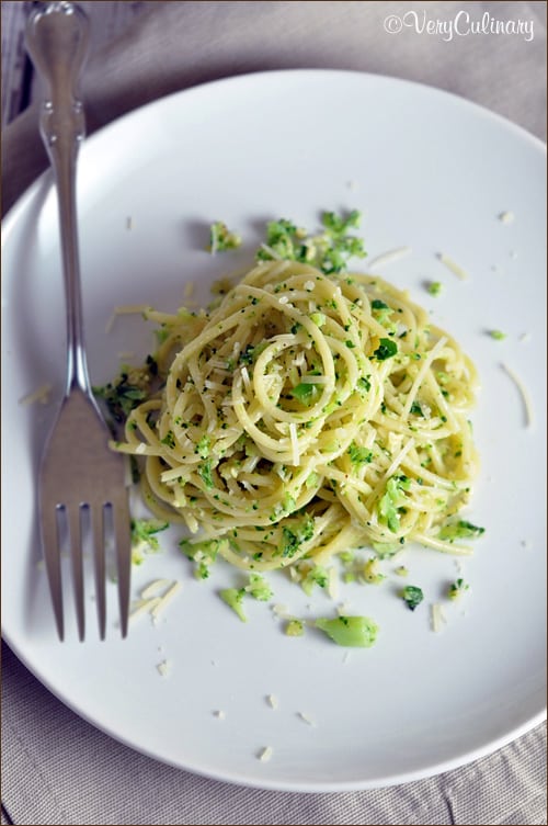 Spaghetti with Broccoli Pesto