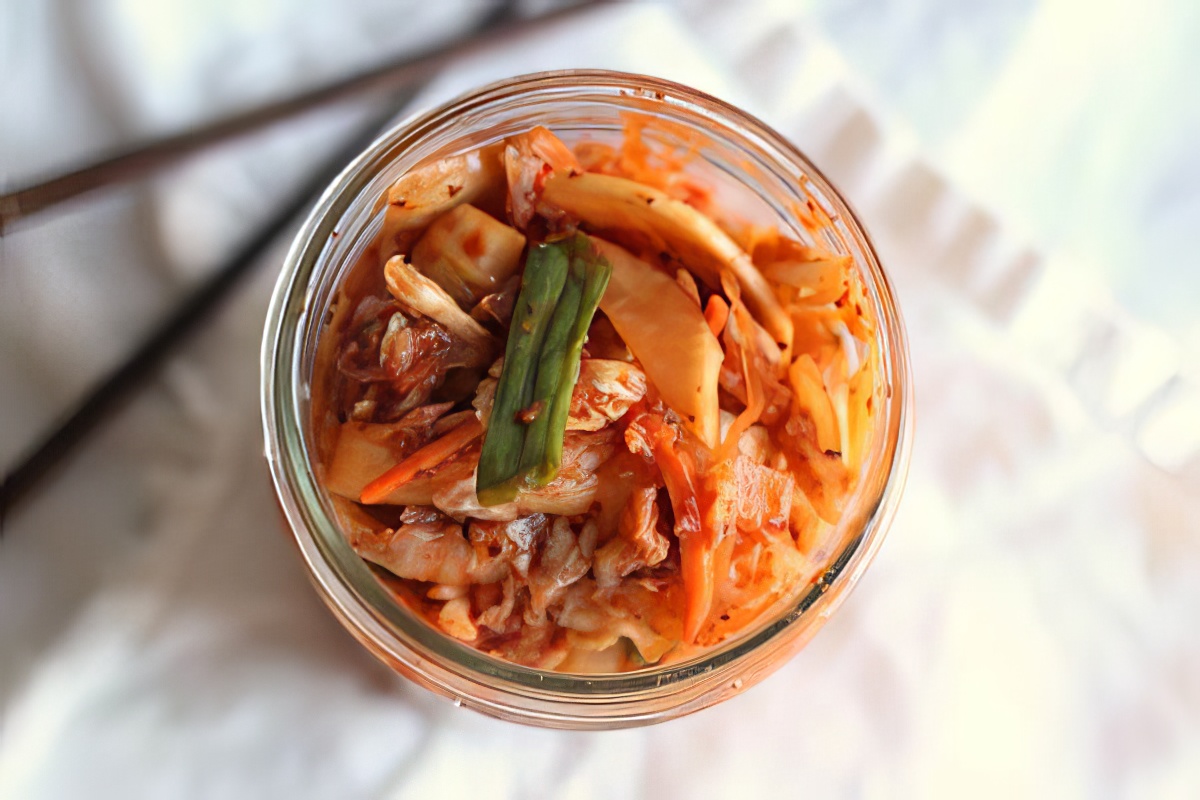 vegan kimchi in a jar