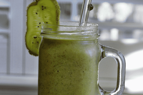 Green Wheatgrass Smoothie with Green Grapes and Pineapple