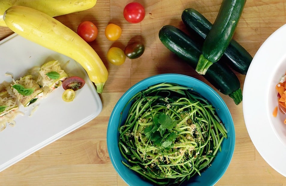Video How to Make Vegetable Noodles (Without a Spiralizer)