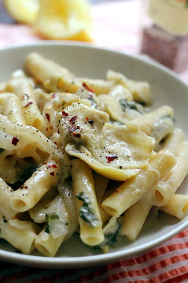 One-Pot Spinach and Artichoke Pasta By OhMyVeggies.com