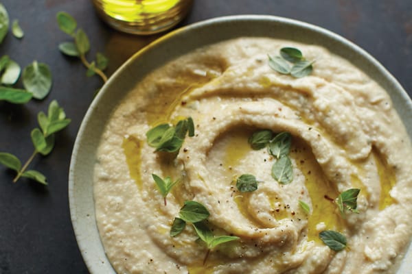 Cannellini and Garlic Spread from Vegan Vegetarian Omnivore - Oh My Veggies