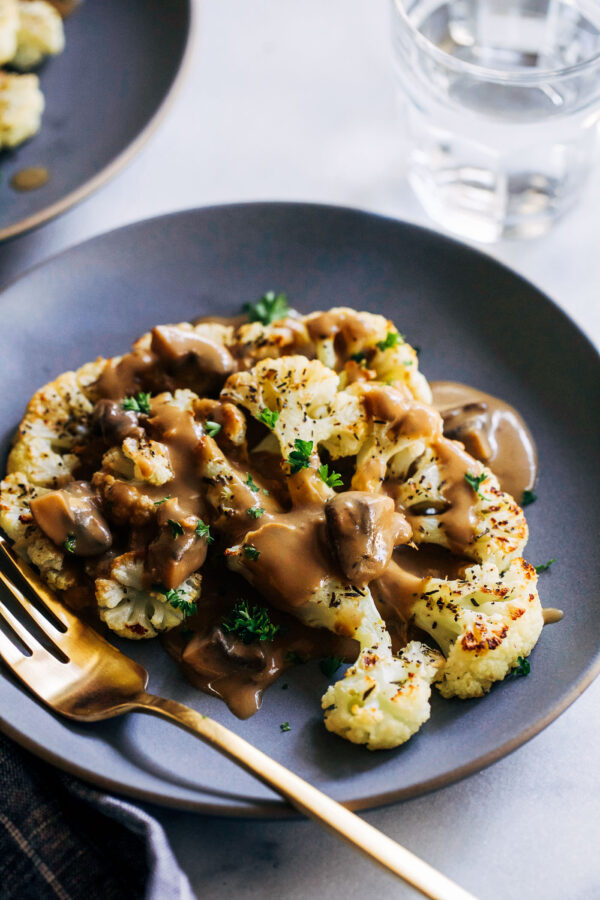 cauliflower-steaks-with-mushroom-gravy-03