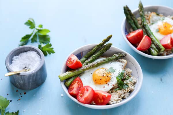 Savory Oatmeal with Fried Eggs, Asparagus and Tomatoes