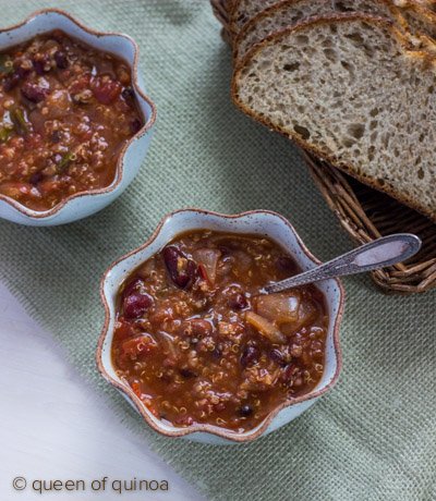slow cooker vegetarian chili with quinoa