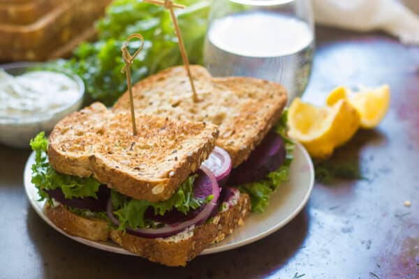 balsamic-beet-sandwiches-with-dill-cashew-cheese-4