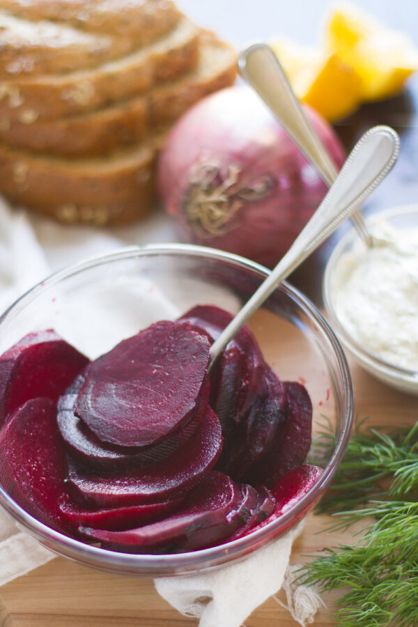 balsamic-beet-sandwiches-with-dill-cashew-cheese