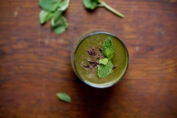 20 Healthy Green Smoothie Recipes: Chocolate Mint Green Smoothie