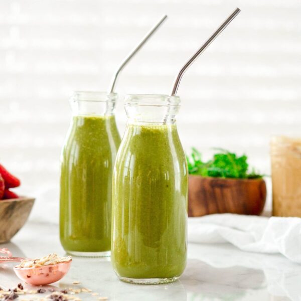 20 Healthy Green Smoothie Recipes: Date Sweetened Chocolate Peanut Butter Oatmeal Green Smoothie