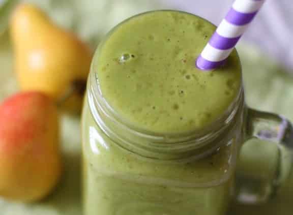 20 Healthy Green Smoothie Recipes: Yellow Pear and Spinach Smoothie