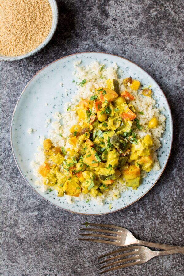 26 Creative and Delicious Turmeric Recipes: Vegetable Curry w/ Turmeric Coconut Sauce