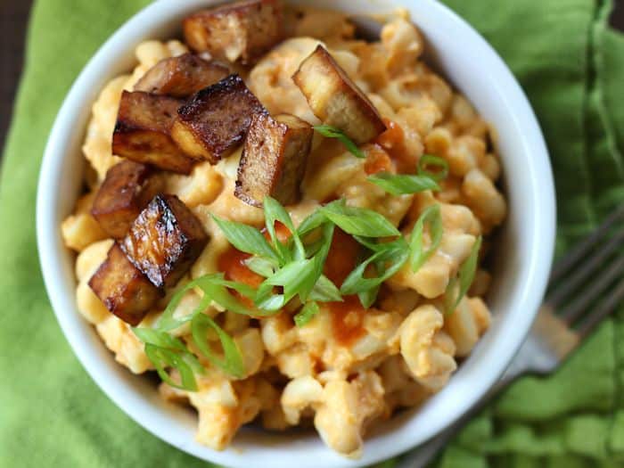 http://www.connoisseurusveg.com/buffalo-butternut-mac-with-or-without-tofu-bacon/