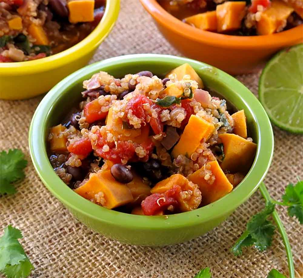 17 of the Best Vegetarian Chili Recipes: Sweet Potato Black Bean Chili with Quinoa