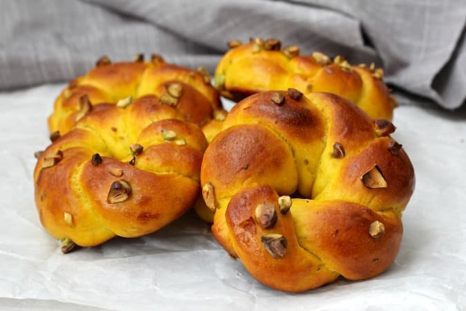 26 Creative and Delicious Turmeric Recipes: Lebanese Turmeric Buns