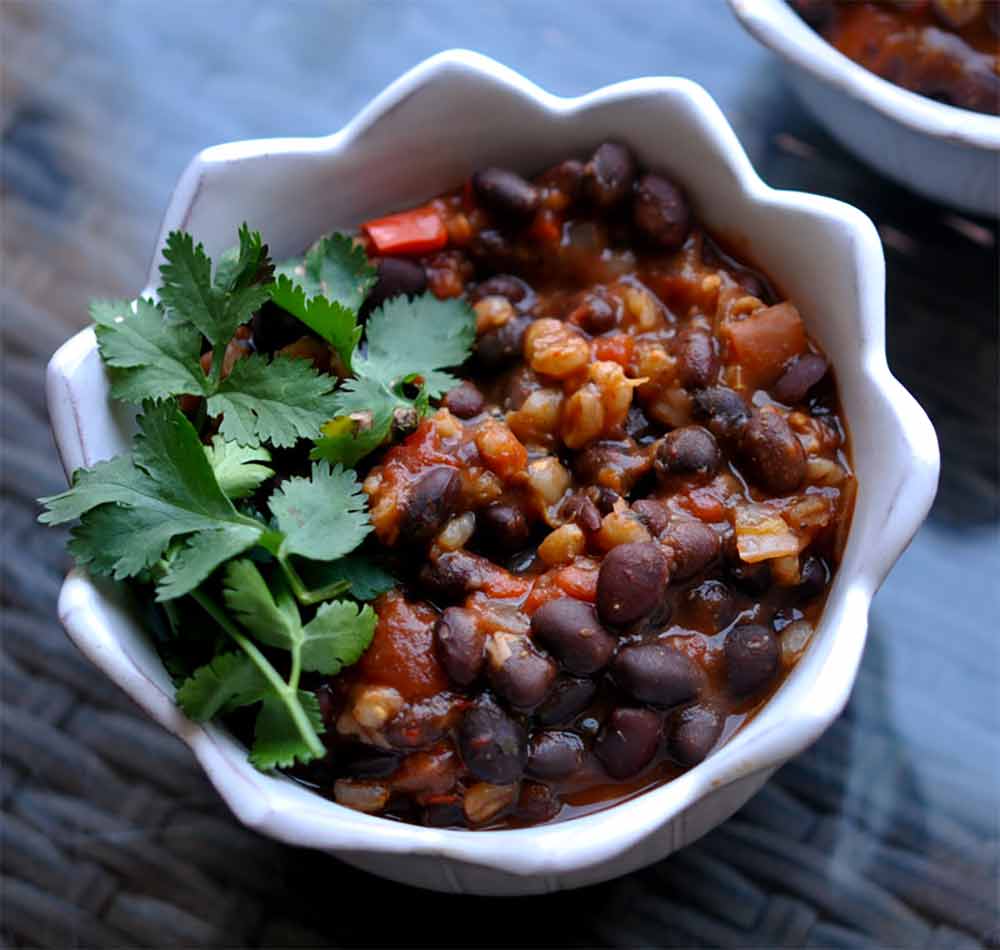 17 of the Best Vegetarian Chili Recipes: Slow Cooker Black Bean Chili