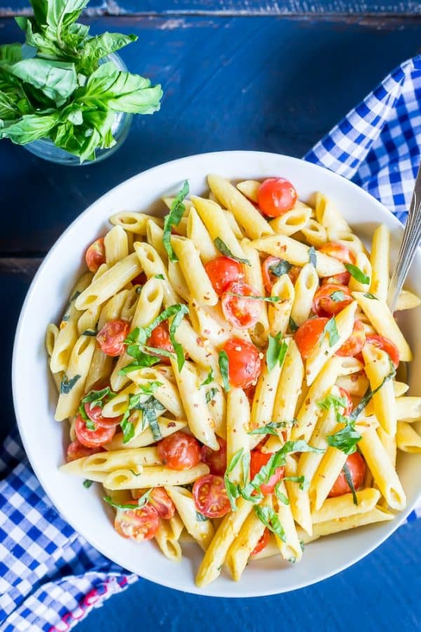 18 Vegetarian One-Pot Pasta Recipes for Busy Weeknights: One-Pot Creamy Vegan Caprese Pasta