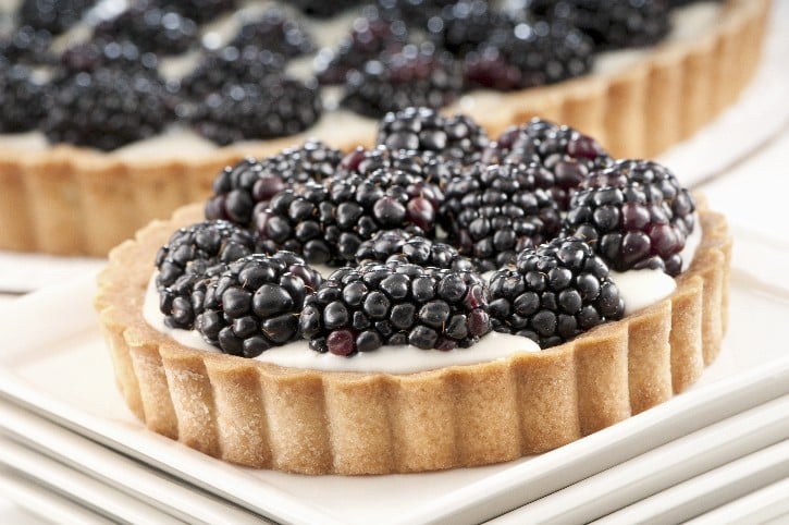 blackberry tart with mascarpone filling