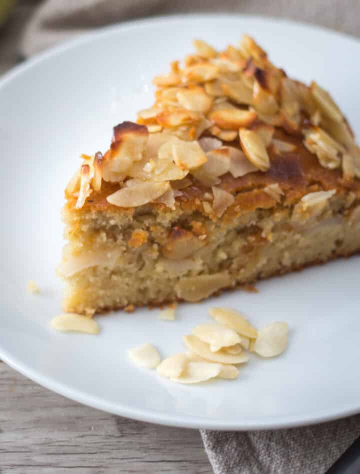 Delicious Almond Cake - Oh My Veggies