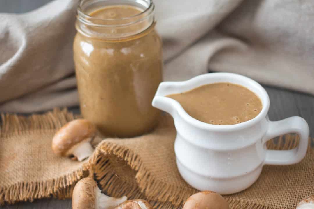 vegetarian-mushroom-gravy-oh-my-veggies