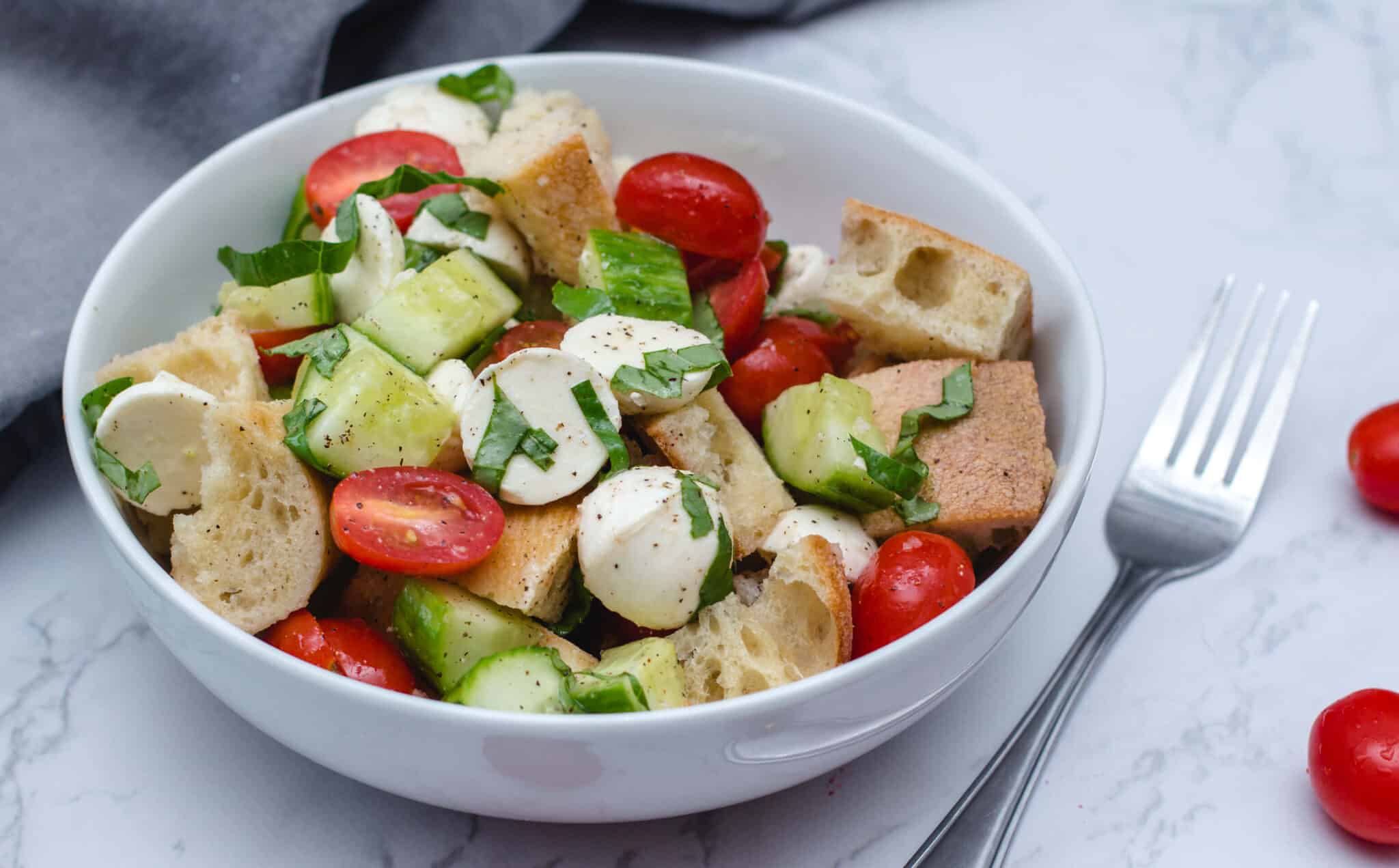 Fresh and Crunchy Italian Bread Salad