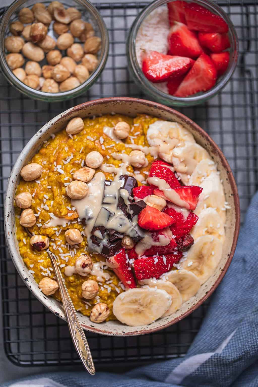 WINTER WARMER ALERT! This slow cooked porridge is ready to enjoy as soon as  you wake up, and it's bursting with flavour and texture. I love serving  mine... | By Recipe Mumma |
