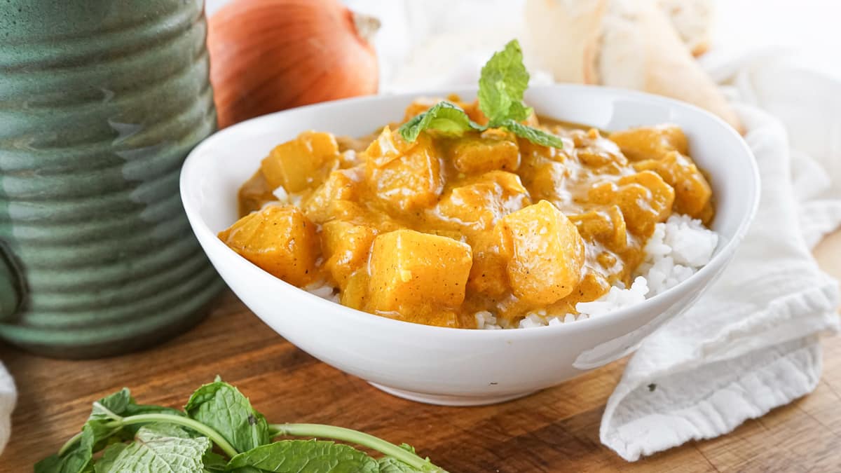 bowl of vegetarian pineapple curry
