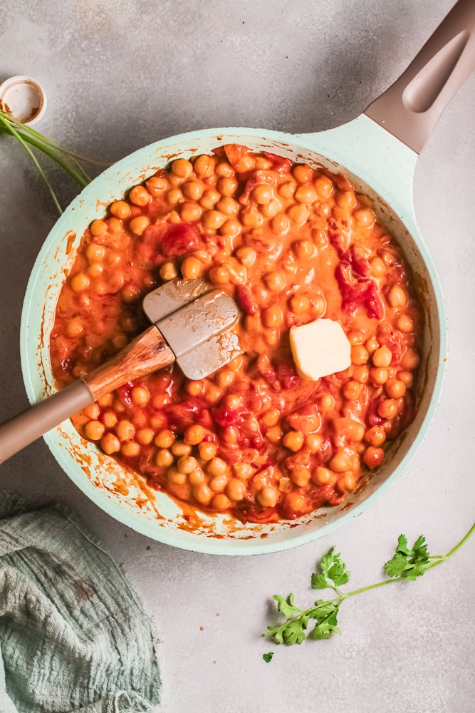 Indian Butter Chickpeas | Meatless | Oh My Veggies