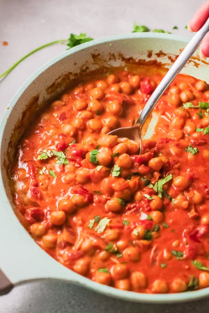 close up spoonful of Indian butter chickpeas