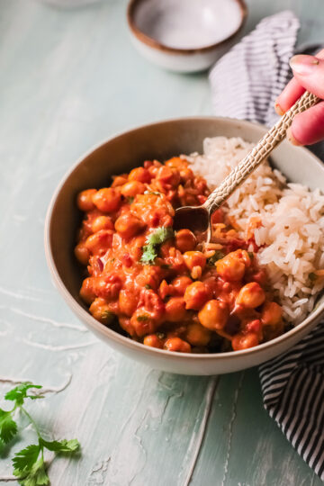 Indian Butter Chickpeas | Meatless | Oh My Veggies
