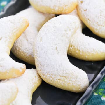 italian crescent cookies