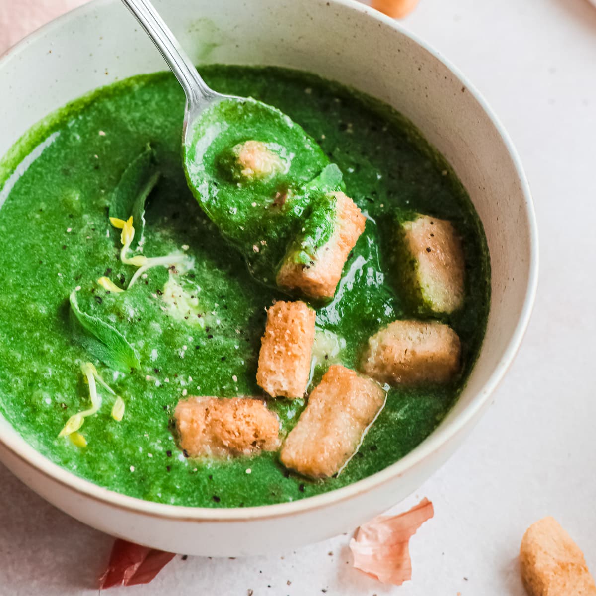 Creamy Vegan Spinach Soup (made in the blender!)